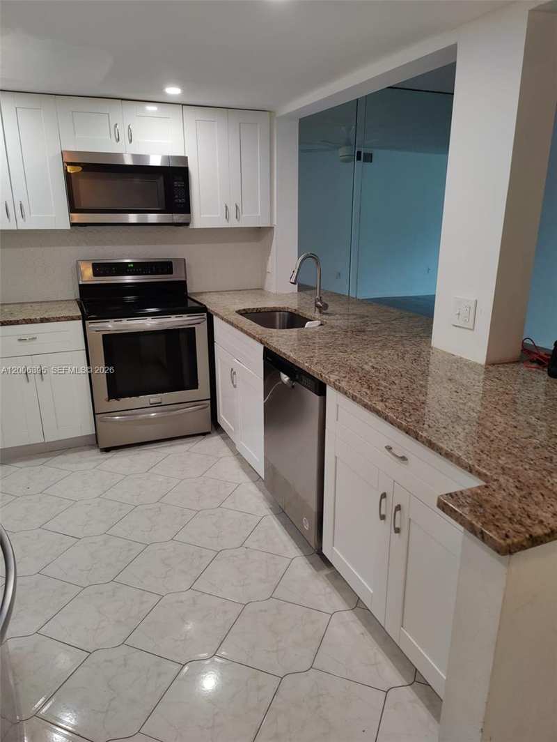1810 N Lauderdale Ave # 2204, North Lauderdale FL 33068