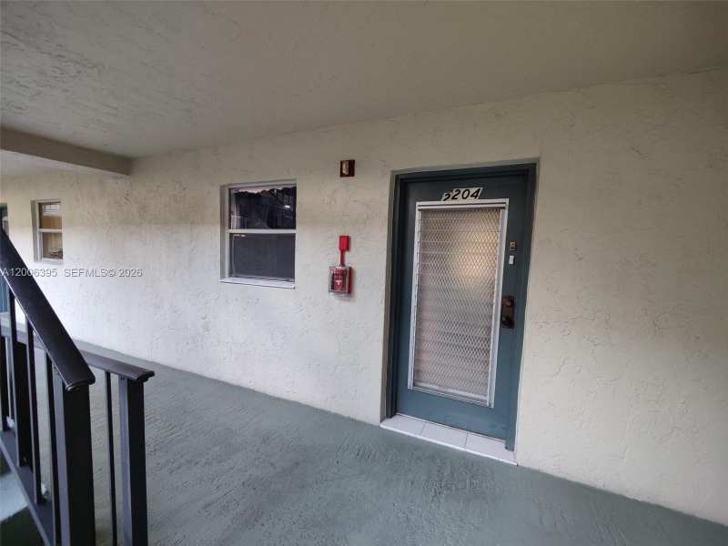 1810 N Lauderdale Ave # 2204, North Lauderdale FL 33068
