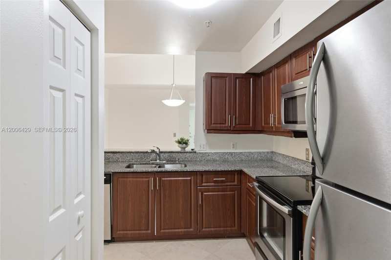 2451 Centergate Dr # 303, Miramar FL 33025
