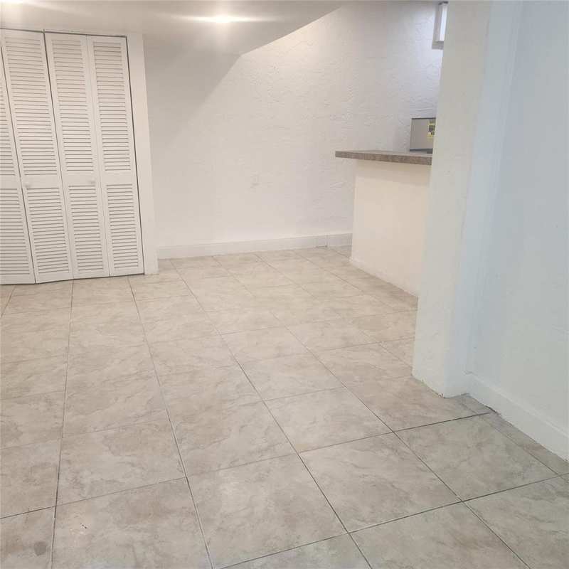 7800 SW 9th Street, North Lauderdale FL 33068