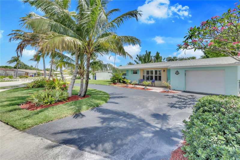222 SE 11th Ct, Deerfield Beach FL 33441