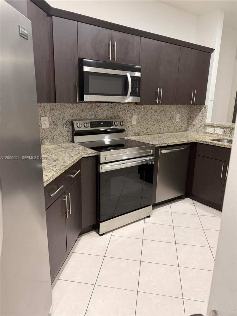 9040 NW 54th St, Sunrise FL 33351