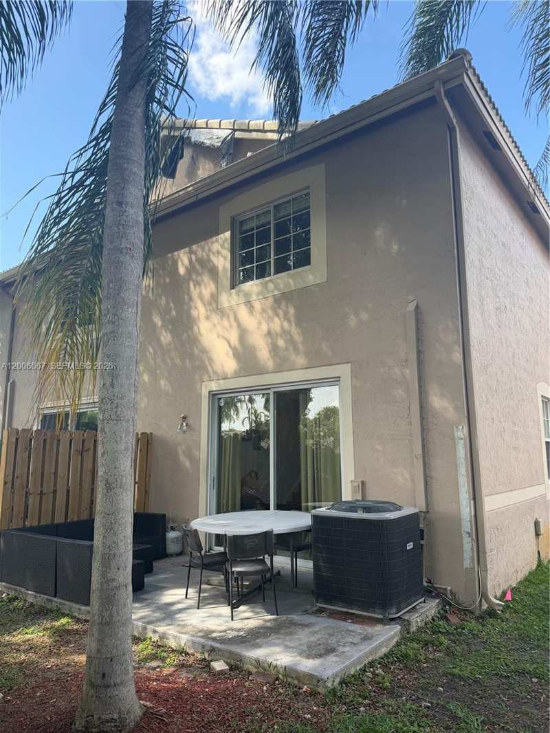 2050 Madeira Dr, Weston FL 33327