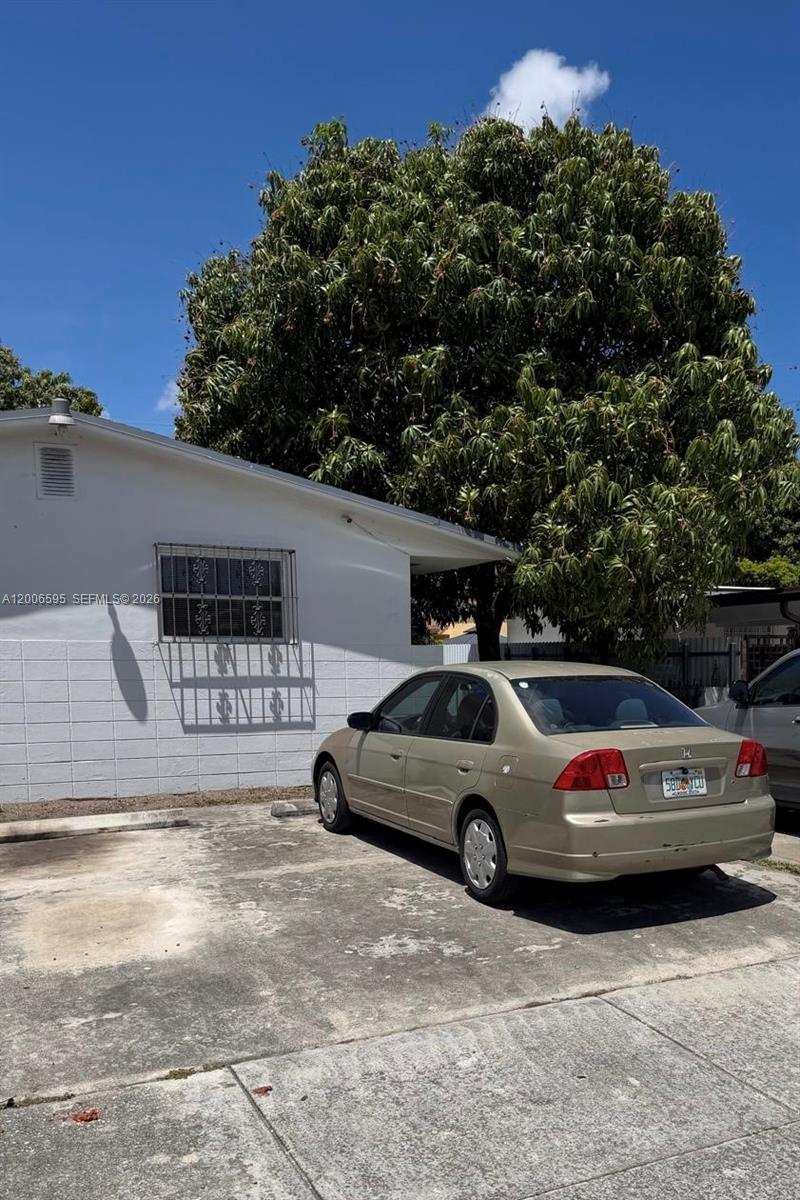 41 E 20th St, Hialeah FL 33010