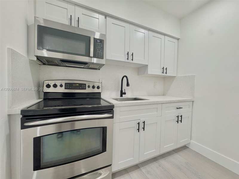 417 NW 2nd Ave # 000, Hallandale Beach FL 33009