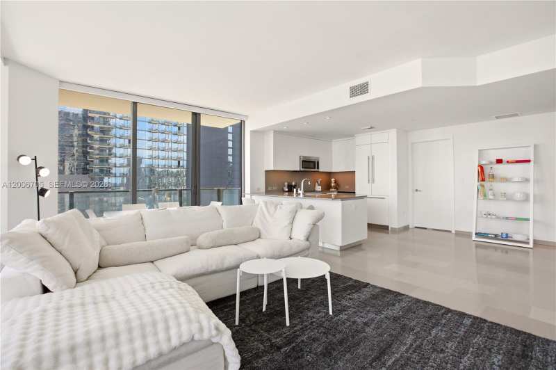 68 SE 6th St # 2701, Miami FL 33131