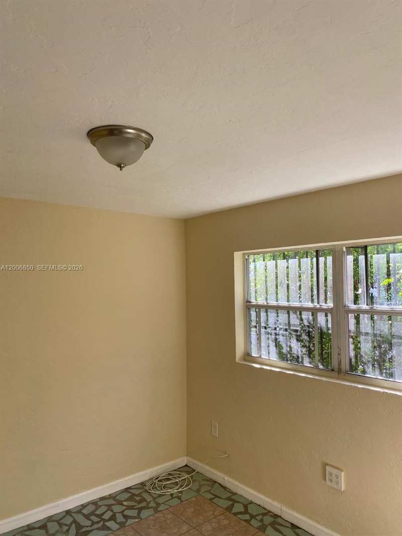 1319 NW 60th St # 5, Miami FL 33142