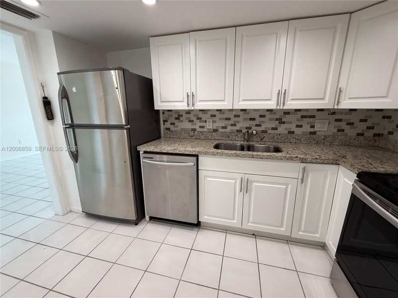 400 Kings Point Dr # 608, Sunny Isles Beach FL 33160