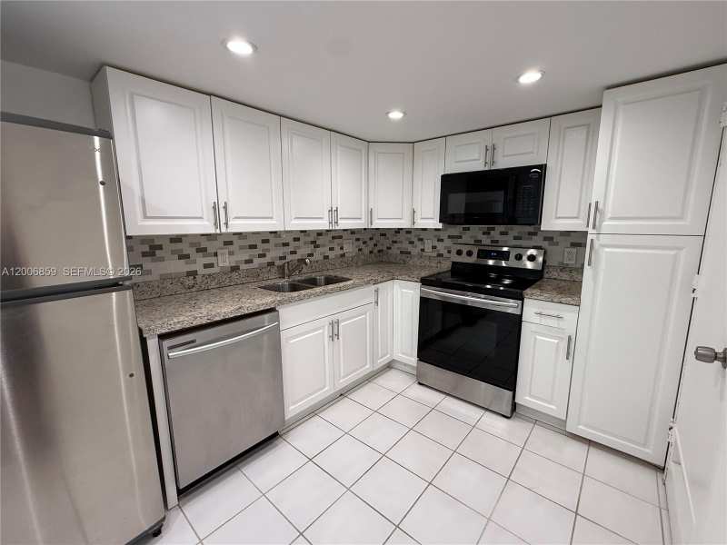 400 Kings Point Dr # 608, Sunny Isles Beach FL 33160