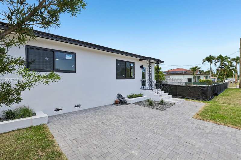 6595 SW 31st St, Miami FL 33155