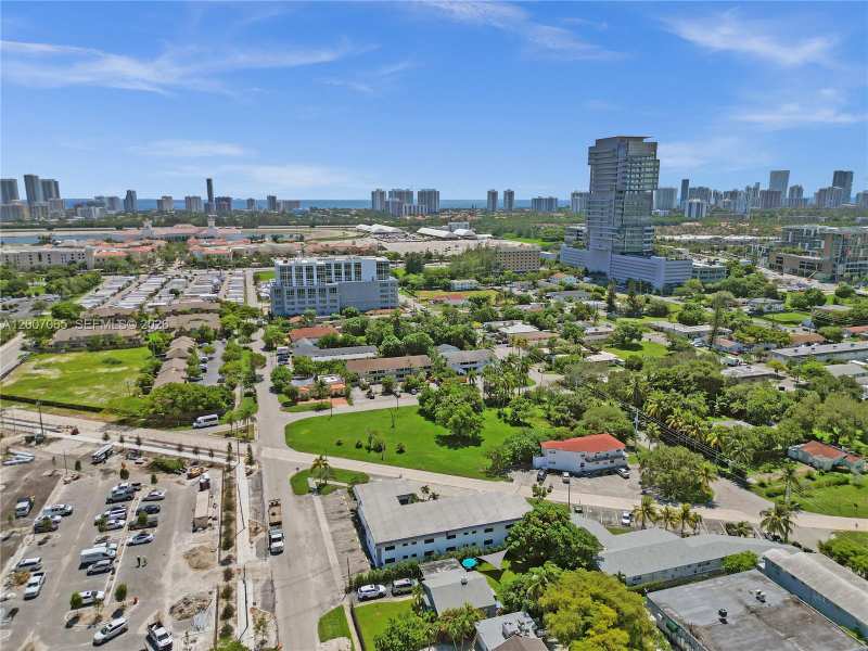 114 SE 8th St # 102, Hallandale Beach FL 33009