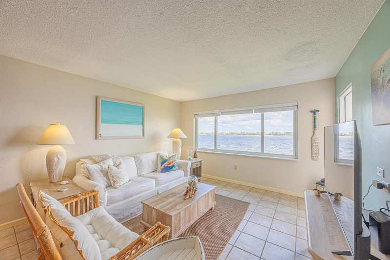 1516 S Lakeside Drive # 203, FL 33460