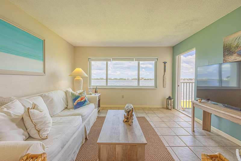 1516 S Lakeside Drive # 203, FL 33460
