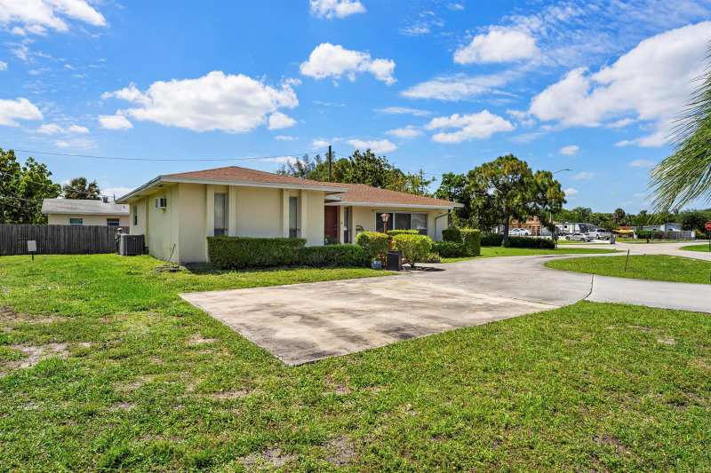 1675 E Breezy Lane, West Palm Beach FL 33417