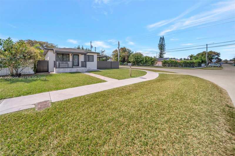 7470 SW 37th St, Miami FL 33155