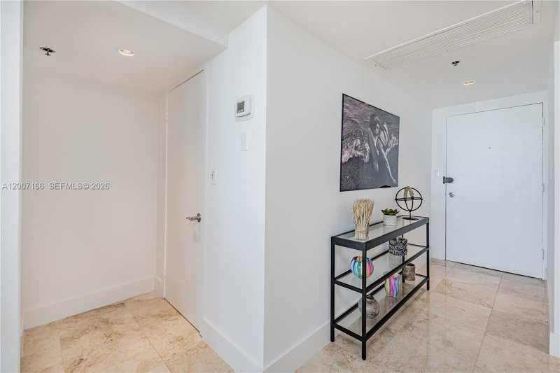 100 LINCOLN RD # 944, Miami Beach FL 33139
