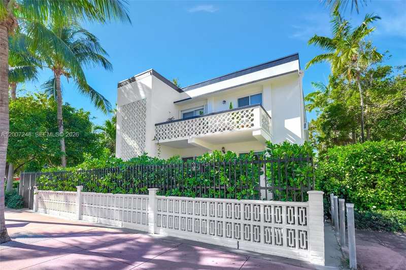 428 Collins Ave # 4, Miami Beach FL 33139