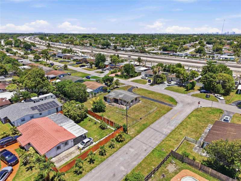 2724 Acapulco Dr, Miramar FL 33023
