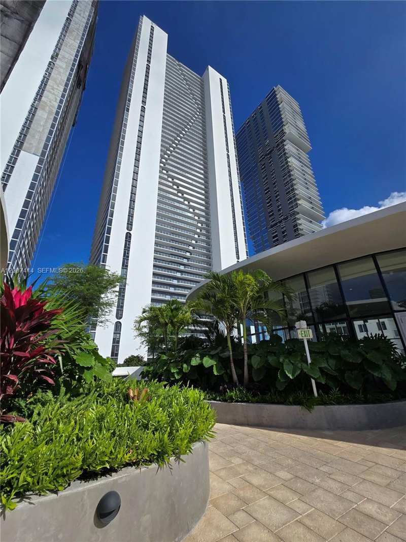 700 NE 24 ST # 3104, Miami FL 33137