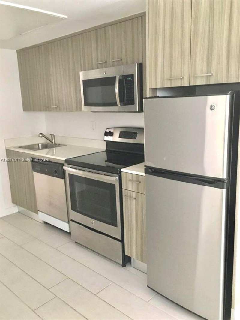 740 Meridian Ave # 17, Miami Beach FL 33139