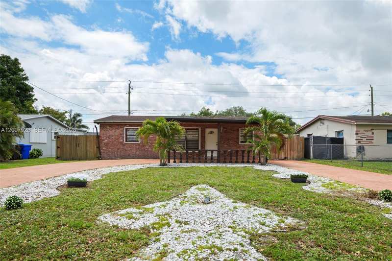 6870 Thomas St, Hollywood FL 33024
