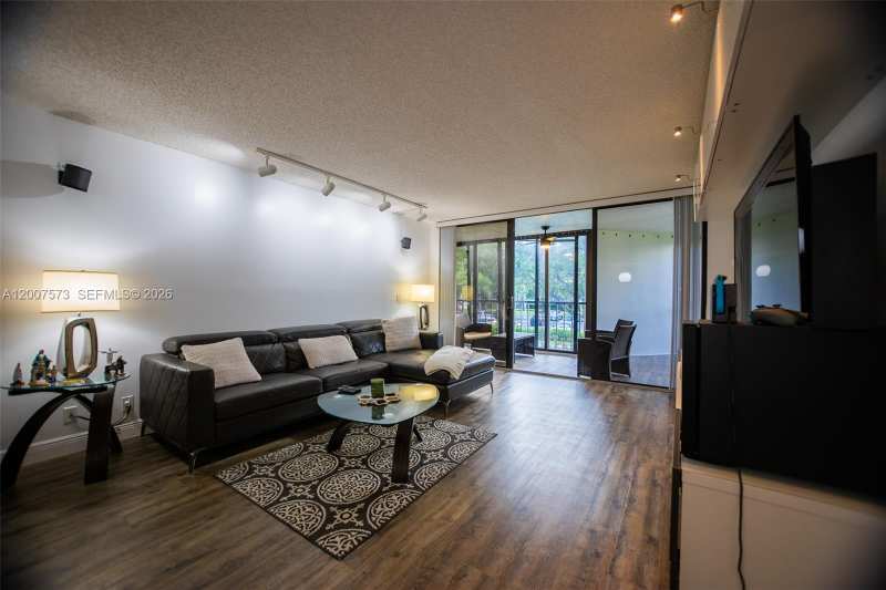 16100 Golf Club Rd # 202, Weston FL 33326