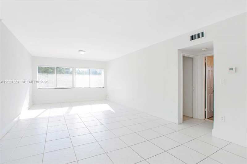 10001 W Bay Harbor Dr # 208, Bay Harbor Islands FL 33154