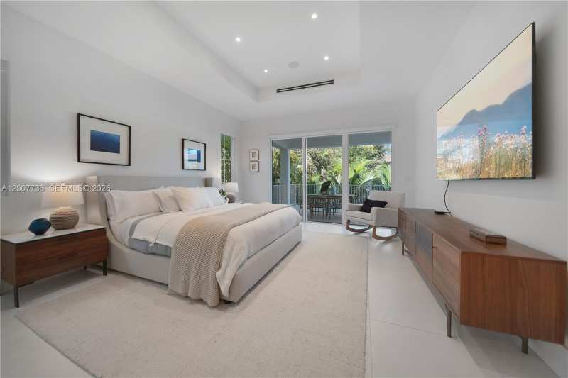 6901 Veronese St, Coral Gables FL 33146