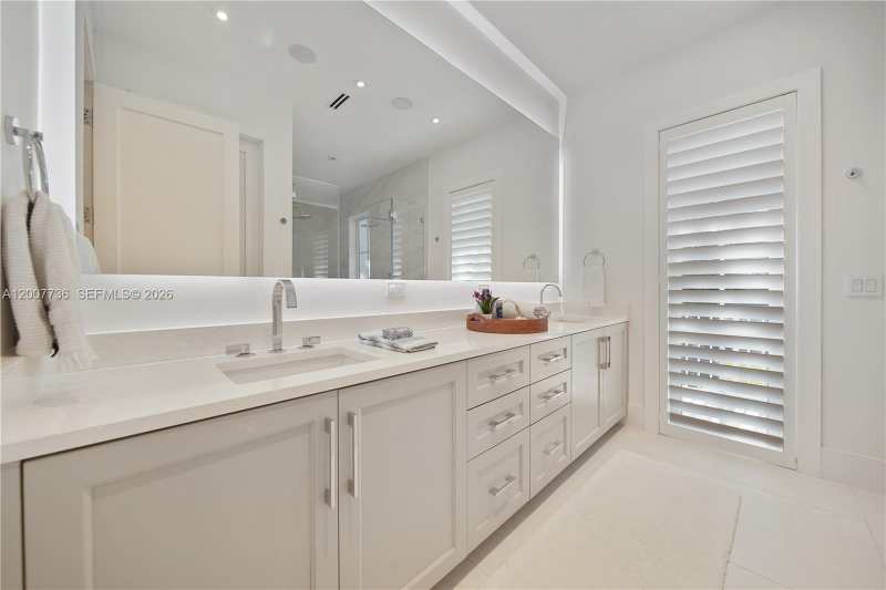6901 Veronese St, Coral Gables FL 33146
