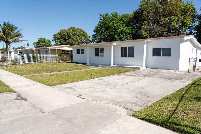 4000 NW 195th St, Miami Gardens FL 33055