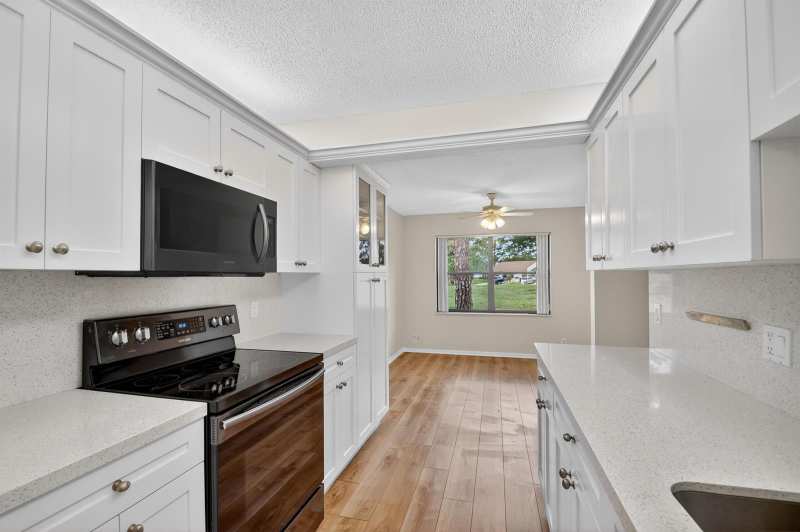 6105 Fairfield Circle, FL 33463