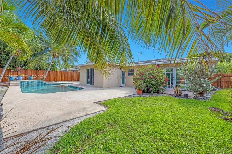 4051 NE 17th Ter, Pompano Beach FL 33064