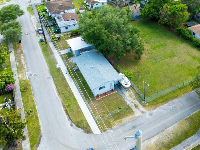 2406 NW 67th St, Miami FL 33147