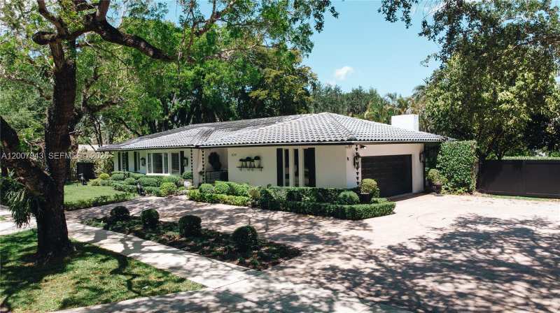 16241 W Troon Cir, Miami Lakes FL 33014