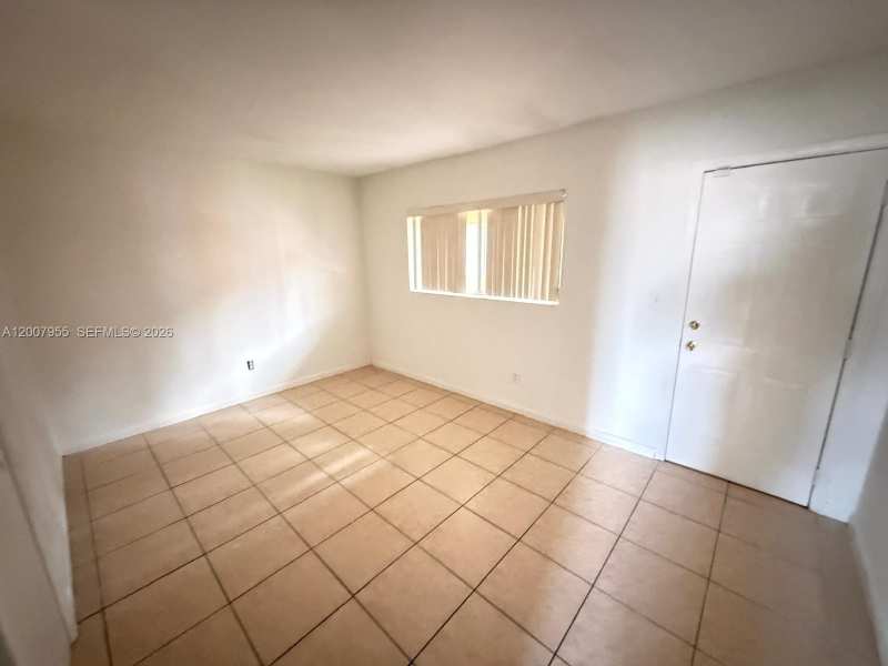 2330 NW 11th St # 33, Miami FL 33125