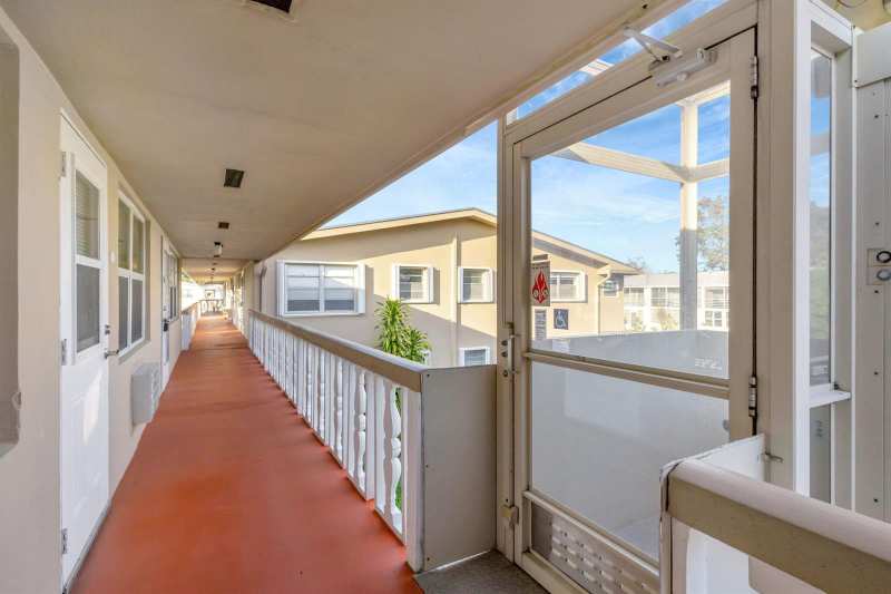 121 Bedford E, West Palm Beach FL 33417