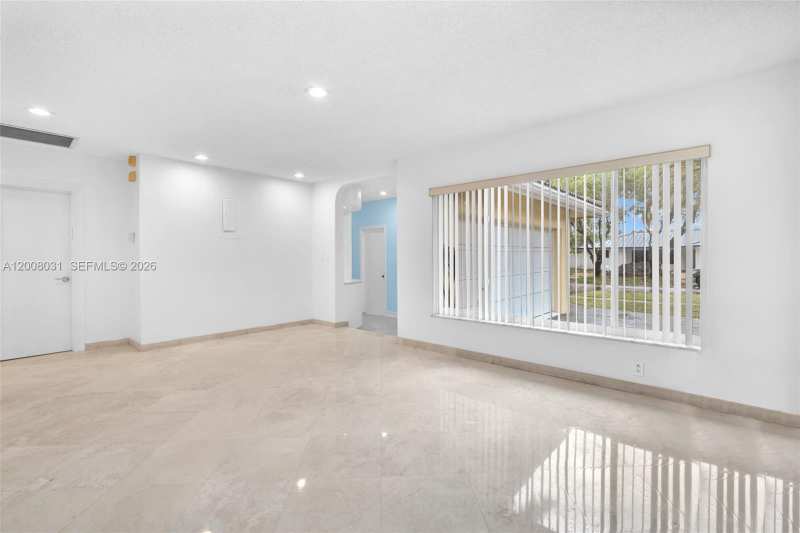 3441 N Hills Dr # 00, Hollywood FL 33021