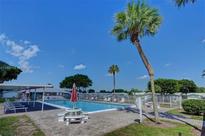 141 NW 28th St, Pompano Beach FL 33064