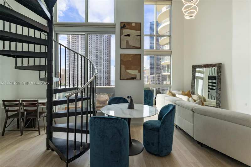 300 S Biscayne Blvd # 1014, Miami FL 33131