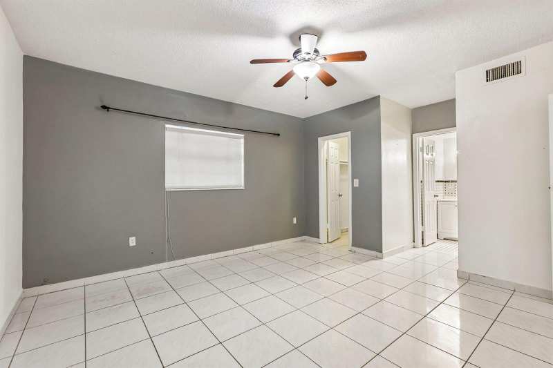 1735 NE 164th Street # E104, North Miami Beach FL 33162