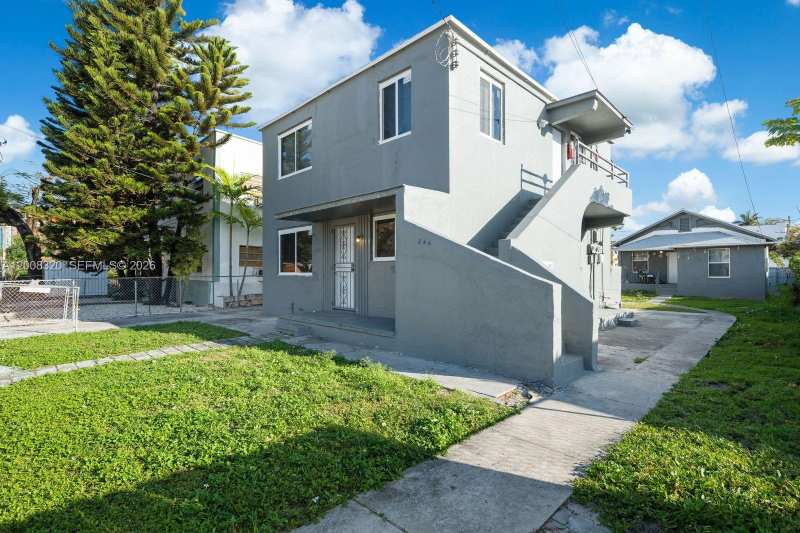 842 SW 3rd St, Miami FL 33130
