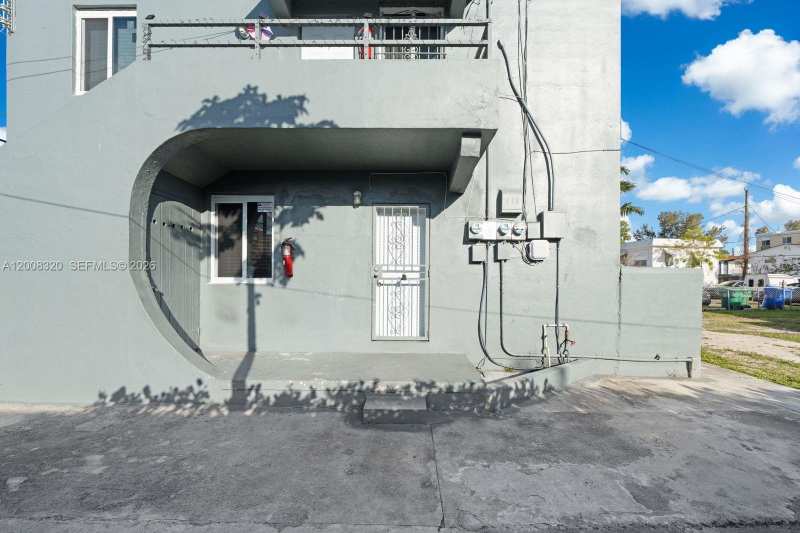 842 SW 3rd St, Miami FL 33130