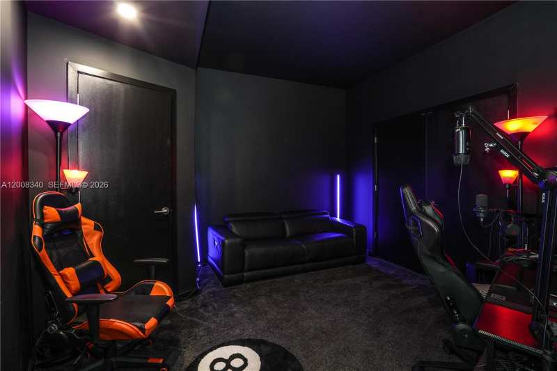 851 NE 1st Ave # 2101, Miami FL 33132