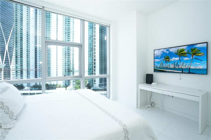 851 NE 1st Ave # 2101, Miami FL 33132