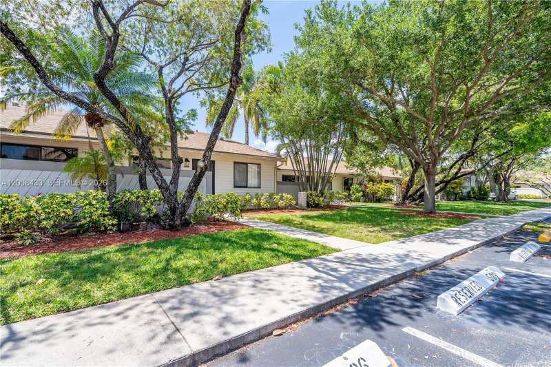 9804 NW 37th St # 3E, Sunrise FL 33351