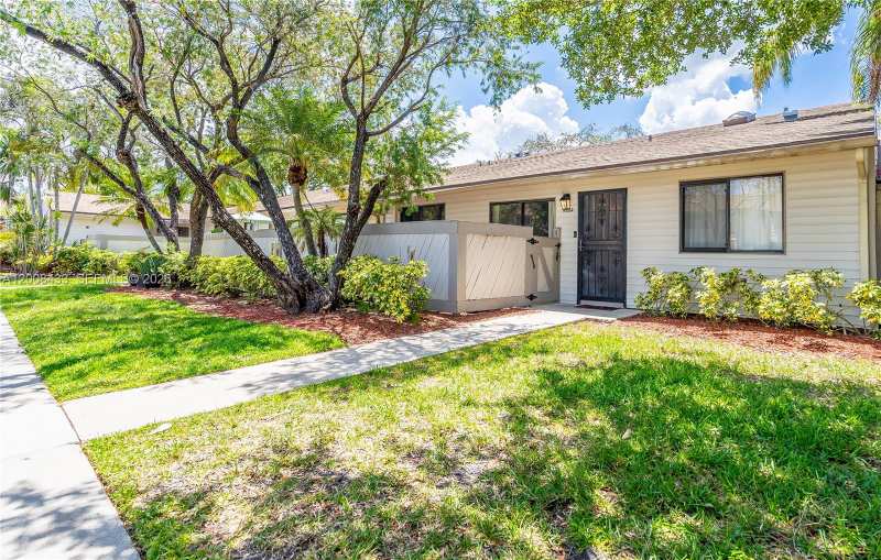 9804 NW 37th St # 3E, Sunrise FL 33351