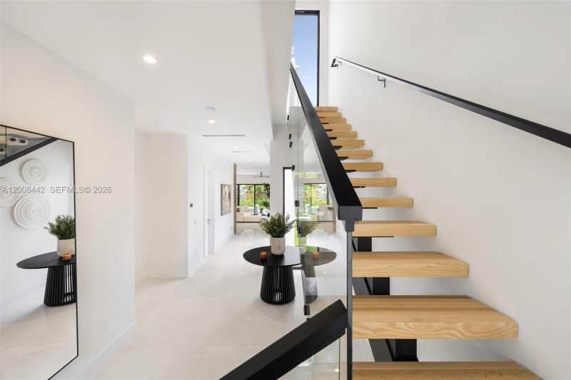 1122 NE 10, Fort Lauderdale FL 33304