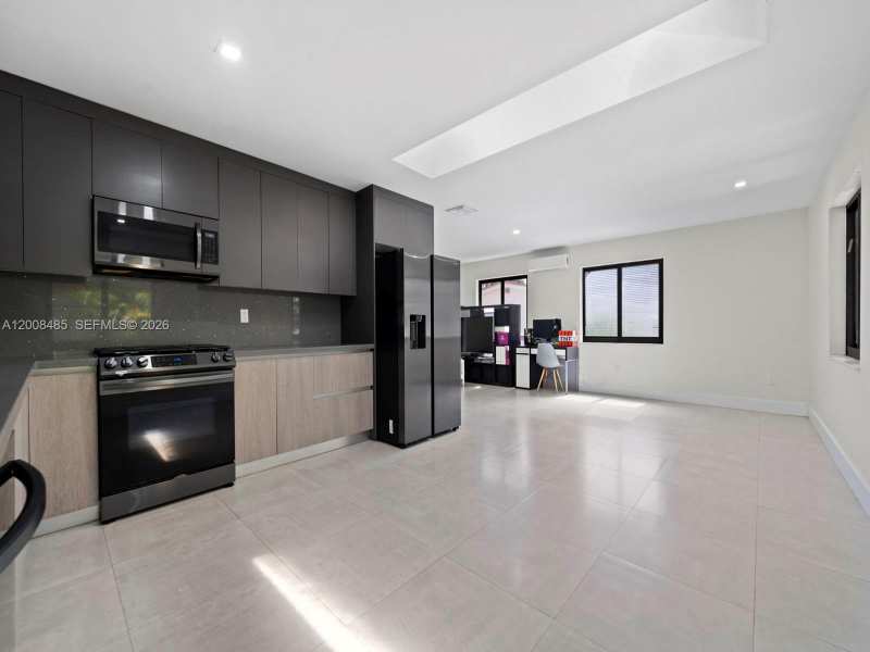 252 E 36th St, Hialeah FL 33013