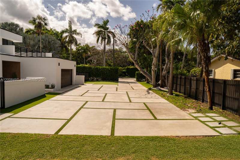 10475 SW 72nd Ave, Pinecrest FL 33156