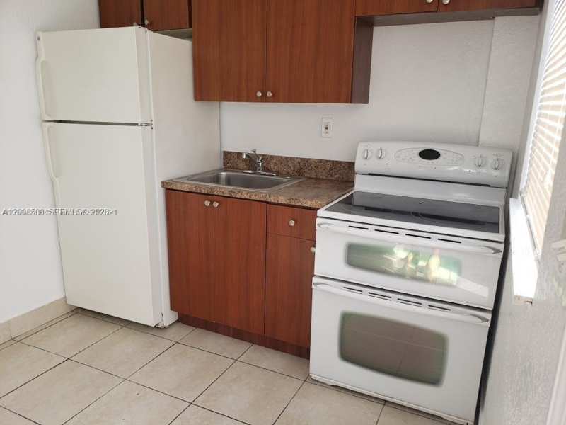 2929 NW 88th St # 4, Miami FL 33147
